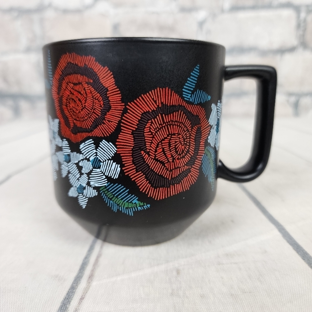 Starbucks 2018 Coffee  Mug Matte Black with Red Roses 10 oz